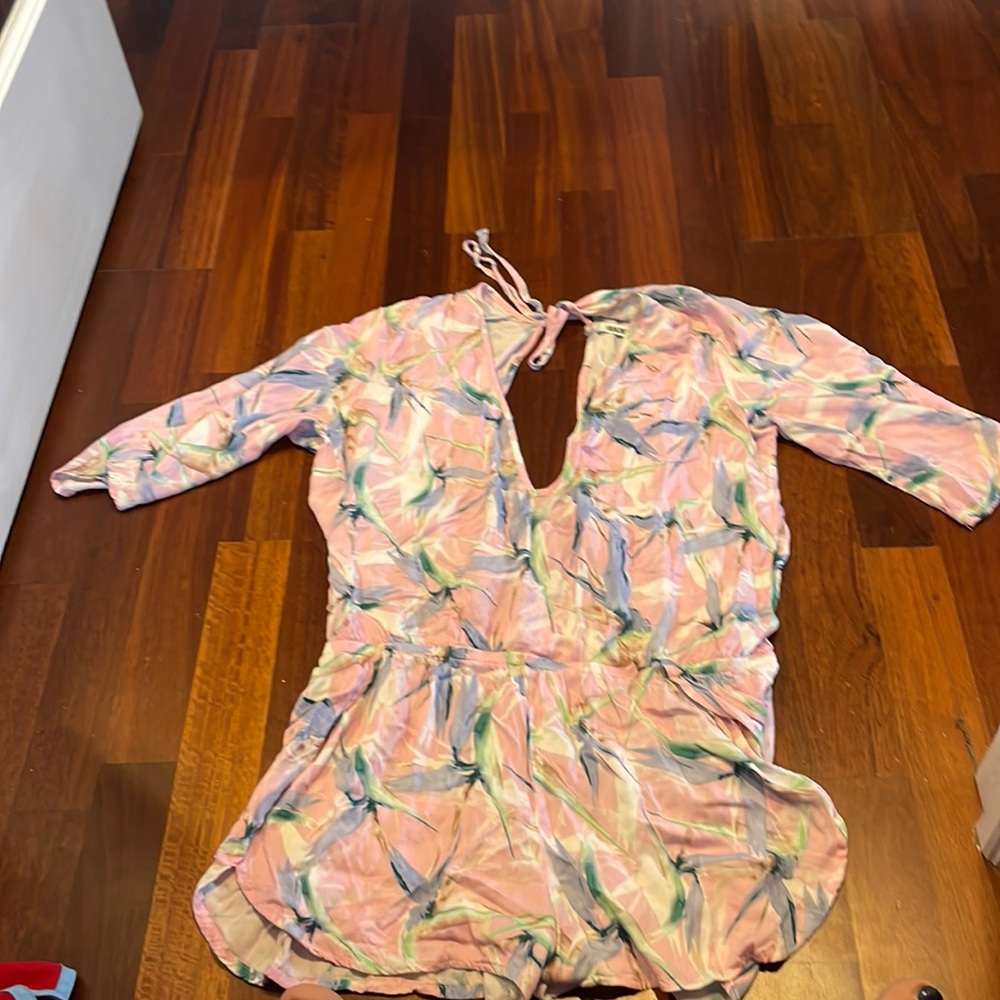 Love this short jumper. Great to dress up or beach cover up pink and blue